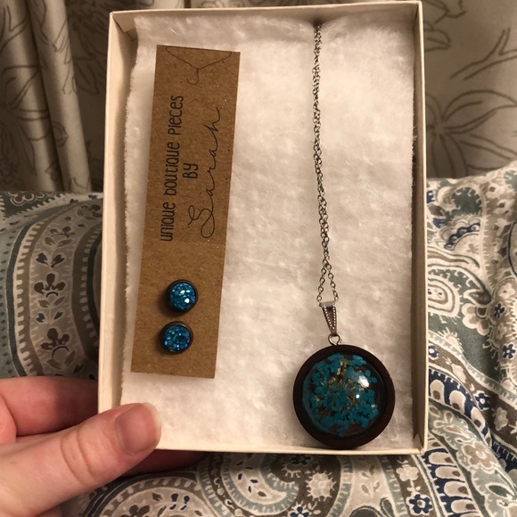 NWT Pressed Flower Necklace and Earrings - Picture 2 of 5